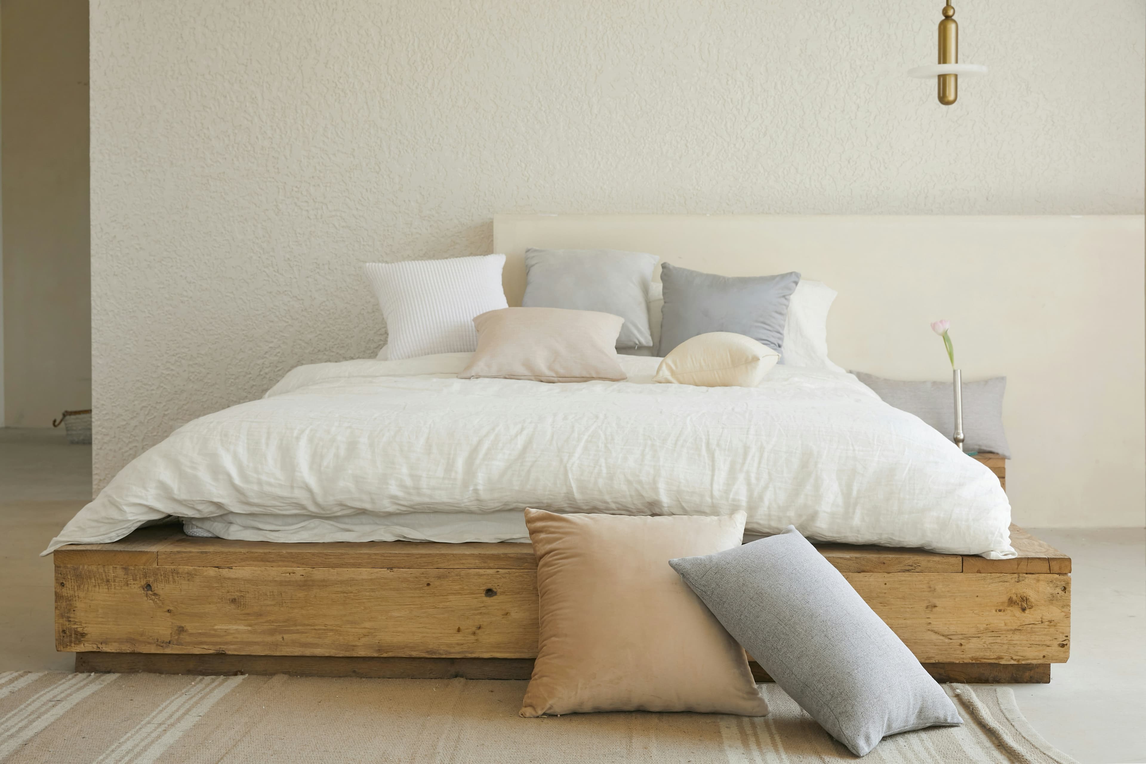Lawjun Luxury Upholstered King Size Bed